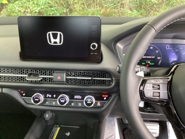 ｅ：ＨＥＶＺ　純正メモリーナビ　本革パワーシート　マルチビューカメラ　衝突低減ブレーキ　ドラレコ　ＬＥＤヘッド　シートヒーター　ＥＴＣ　純正１８インチアルミホイール　オートエアコン　エマブレ　追従走行　ＡＡＣ（画像2）