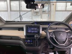 先進の安全運転支援機能【ＨｏｎｄａＳＥＮＳＩＮＧ】を搭載。衝突軽減ブレーキや誤発信抑制機能など様々な機能で安全運転をサポートします。機能一覧はＨｏｎｄａオフィシャルサイトで確認できます。 3