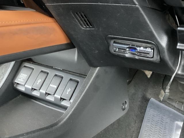 ヴェゼル ハイブリッドＺ　メモリーナビ　リアカメラ　ＥＴＣ　Ｒカメ　スマキー　ＬＥＤランプ　ＵＳＢ　整備記録簿　シ－トヒ－タ－　サイドカーテンエアバック　運転席助手席エアバッグ　ＶＳＡ　パワーステアリング　フルオートエアコン（47枚目）