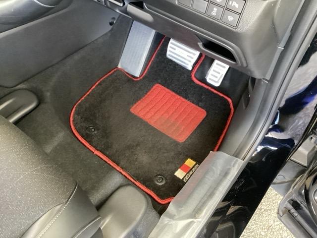 ヴェゼル ｅ：ＨＥＶＺ　無限フルエアロ　純正ディスプレイオディオ　衝突回避支援ブレーキ機能　スマキ　Ｐトランク　フルオートエアコン　エアバッグ　両席エアバック　Ｒカメ　記録簿付　パワーウィンドウ　ＬＥＤランプ　ソナー　ＵＳＢ（55枚目）