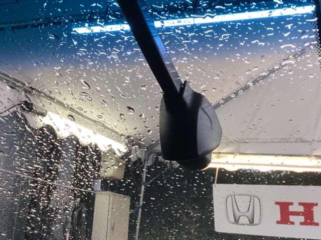 フィット e:HEVホーム20周年特別仕様車カーサ メモリーナビ ドラレコ リアカメラ DVD シートヒーター 横滑り防止装置 フルセグ LEDヘッドライト ドライブレコーダー スマキー オートクルーズコントロール サイドエアバック 記録簿 AAC(16枚目)