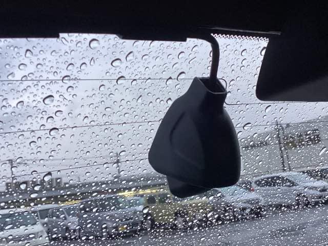 フィット e:HEVホーム20周年特別仕様車カーサ メモリーナビ ドラレコ リアカメラ DVD シートヒーター 横滑り防止装置 フルセグ LEDヘッドライト ドライブレコーダー スマキー オートクルーズコントロール サイドエアバック 記録簿 AAC(17枚目)