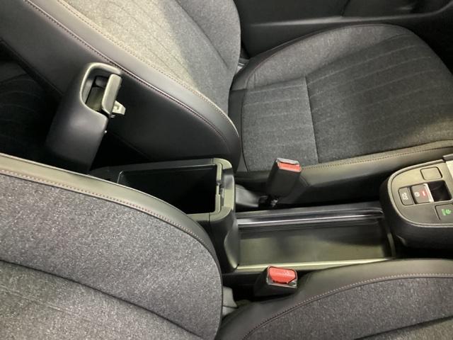 フィット e:HEVホーム20周年特別仕様車カーサ メモリーナビ ドラレコ リアカメラ DVD シートヒーター 横滑り防止装置 フルセグ LEDヘッドライト ドライブレコーダー スマキー オートクルーズコントロール サイドエアバック 記録簿 AAC(33枚目)