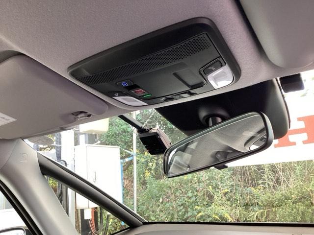 フィット e:HEVホーム 純正メモリーナビ ドラレコ リアカメラ 前後誤発進抑制機能 クリソナ 助手席エアバッグ 運転席エアバッグ アイドリングストップ LEDライト USB接続 バックカメラ ABS サイドエアバッグ 記録簿(10枚目)