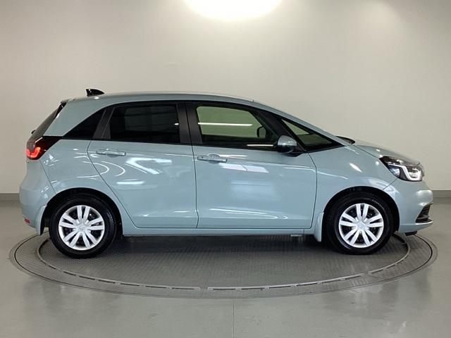 フィット e:HEVホーム 純正メモリーナビ ドラレコ リアカメラ 前後誤発進抑制機能 クリソナ 助手席エアバッグ 運転席エアバッグ アイドリングストップ LEDライト USB接続 バックカメラ ABS サイドエアバッグ 記録簿(31枚目)