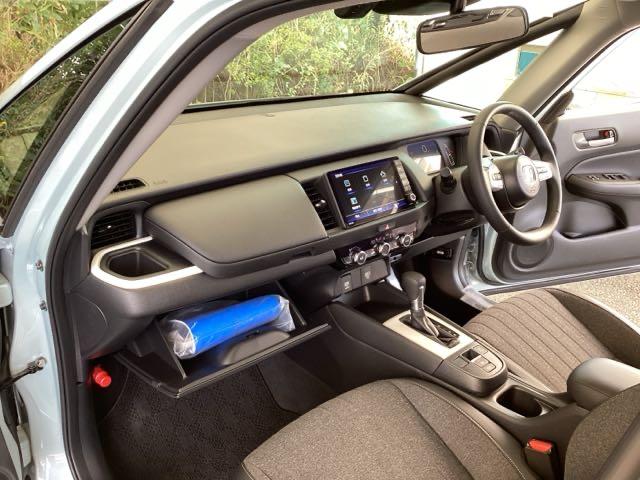 フィット e:HEVホーム 純正メモリーナビ ドラレコ リアカメラ 前後誤発進抑制機能 クリソナ 助手席エアバッグ 運転席エアバッグ アイドリングストップ LEDライト USB接続 バックカメラ ABS サイドエアバッグ 記録簿(33枚目)