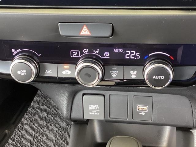 フィット e:HEVホーム 純正メモリーナビ ドラレコ リアカメラ 前後誤発進抑制機能 クリソナ 助手席エアバッグ 運転席エアバッグ アイドリングストップ LEDライト USB接続 バックカメラ ABS サイドエアバッグ 記録簿(36枚目)