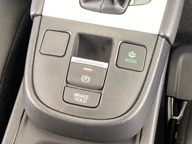 フィット e:HEVホーム 純正メモリーナビ ドラレコ リアカメラ 前後誤発進抑制機能 クリソナ 助手席エアバッグ 運転席エアバッグ アイドリングストップ LEDライト USB接続 バックカメラ ABS サイドエアバッグ 記録簿(38枚目)