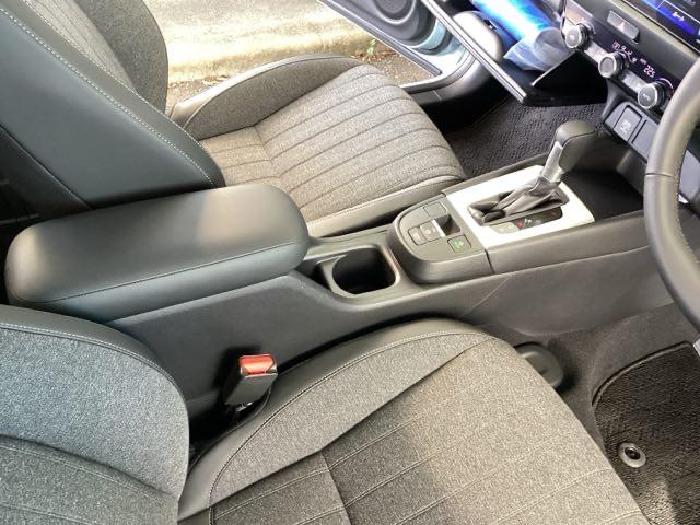 フィット e:HEVホーム 純正メモリーナビ ドラレコ リアカメラ 前後誤発進抑制機能 クリソナ 助手席エアバッグ 運転席エアバッグ アイドリングストップ LEDライト USB接続 バックカメラ ABS サイドエアバッグ 記録簿(39枚目)