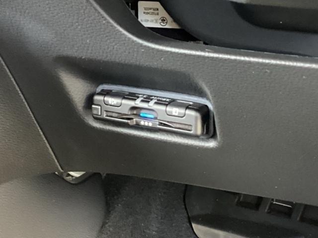 フィット e:HEVホーム 純正メモリーナビ ドラレコ リアカメラ 前後誤発進抑制機能 クリソナ 助手席エアバッグ 運転席エアバッグ アイドリングストップ LEDライト USB接続 バックカメラ ABS サイドエアバッグ 記録簿(45枚目)