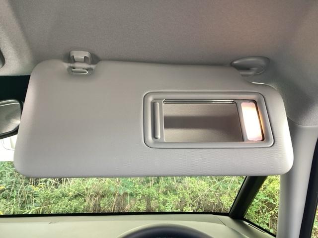 フィット e:HEVホーム 純正メモリーナビ ドラレコ リアカメラ 前後誤発進抑制機能 クリソナ 助手席エアバッグ 運転席エアバッグ アイドリングストップ LEDライト USB接続 バックカメラ ABS サイドエアバッグ 記録簿(47枚目)