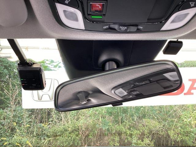 フィット e:HEVホーム 純正メモリーナビ ドラレコ リアカメラ 前後誤発進抑制機能 クリソナ 助手席エアバッグ 運転席エアバッグ アイドリングストップ LEDライト USB接続 バックカメラ ABS サイドエアバッグ 記録簿(49枚目)