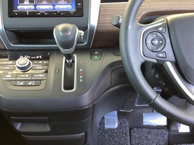 フリード クロスター・ホンダセンシング メモリーナビ ドラレコ ETC 両PSD USBポート 地デジ エアバック Iストップ VSA リヤカメラ 3列シート 整備記録簿 DVD再生 ウォークスルー イモビライザー キーフリー パワステ(16枚目)