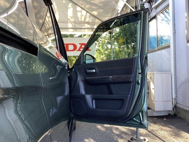 フリード クロスター・ホンダセンシング メモリーナビ ドラレコ ETC 両PSD USBポート 地デジ エアバック Iストップ VSA リヤカメラ 3列シート 整備記録簿 DVD再生 ウォークスルー イモビライザー キーフリー パワステ(27枚目)