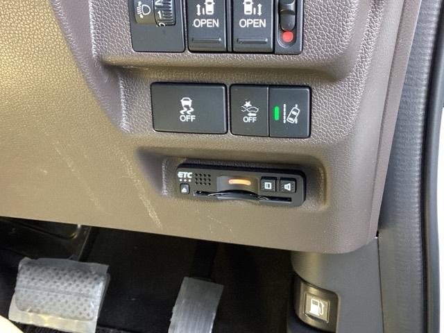 フリード＋ Ｇ・ホンダセンシング　純正ナビ　フルセグ　リアカメラ　プリクラッシュ　Ｂモニター　両側オートスライドドア　パワーウインド　スマートキー　両席エアバック　ＰＳ　アイドリングＳ　盗難警報装置　クルコン　横滑り防止機能　ＤＶＤ（17枚目）