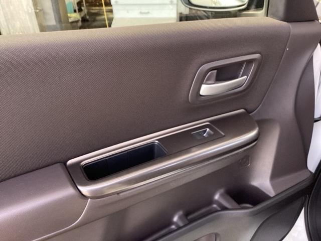 フリード＋ Ｇ・ホンダセンシング　純正ナビ　フルセグ　リアカメラ　プリクラッシュ　Ｂモニター　両側オートスライドドア　パワーウインド　スマートキー　両席エアバック　ＰＳ　アイドリングＳ　盗難警報装置　クルコン　横滑り防止機能　ＤＶＤ（39枚目）