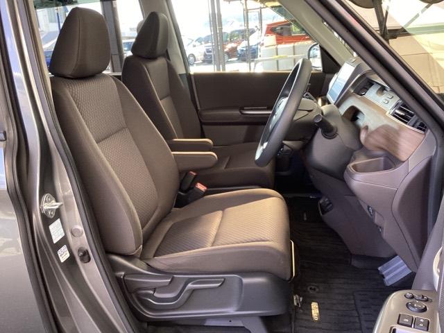 フリードハイブリッド ハイブリッド・Gホンダセンシング メモリーナビ ドラレコ ETC リアカメラ 軽減ブレーキ キーフリーシステム DVD再生可能 ECON 禁煙 後カメラ Aクルーズ 地デジフルセグTV LEDヘッドランプ シートH 横滑防止 USB(18枚目)