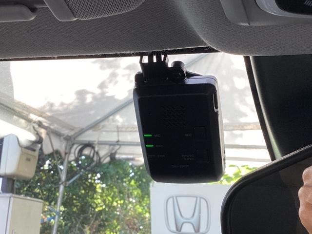 ヴェゼル ｅ：ＨＥＶＸ　メモリーナビ　ドラレコ　ＥＴＣ　リアカメラ　前後障害物センサー　ＡＡＣ　イモビライザー　スマ－トキ－　誤発進抑制　ＰＷ　クルコン　ＥＳＣ　キーフリー　ＬＥＤヘッドランプ　ナビＴＶ　ＡＢＳ　アイドリング（14枚目）