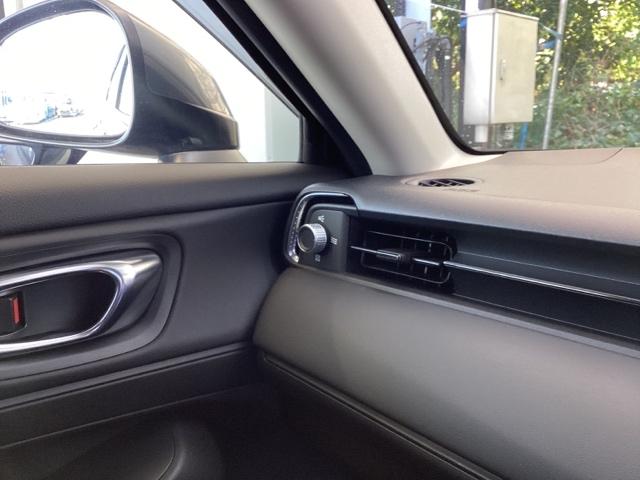 ヴェゼル ｅ：ＨＥＶＸ　メモリーナビ　ドラレコ　ＥＴＣ　リアカメラ　前後障害物センサー　ＡＡＣ　イモビライザー　スマ－トキ－　誤発進抑制　ＰＷ　クルコン　ＥＳＣ　キーフリー　ＬＥＤヘッドランプ　ナビＴＶ　ＡＢＳ　アイドリング（31枚目）