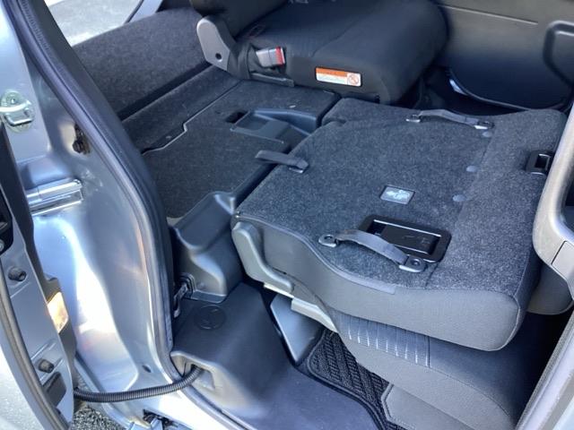 アイデア次第でいろいろな使い方ができる広くて使い勝手のいい荷室。