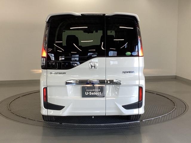 ステップワゴンスパーダ スパーダホンダセンシング 純正メモリーナビ 両側電動スライドドア 盗難防止 助手席エアバッグ Wパワスラ 記録簿有 地デジ サイドエアバッグ LEDライト 横滑り防止システム オートエアコン リアカメラ ナビ&TV 三列シート(9枚目)
