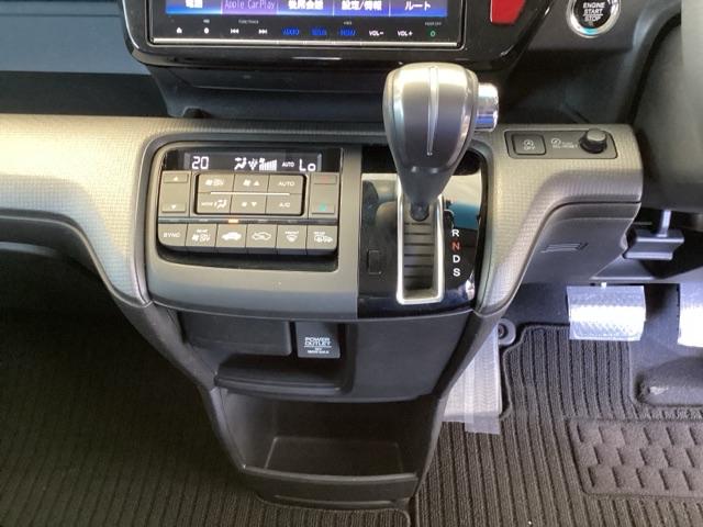 ステップワゴンスパーダ スパーダホンダセンシング 純正メモリーナビ 両側電動スライドドア 盗難防止 助手席エアバッグ Wパワスラ 記録簿有 地デジ サイドエアバッグ LEDライト 横滑り防止システム オートエアコン リアカメラ ナビ&TV 三列シート(13枚目)