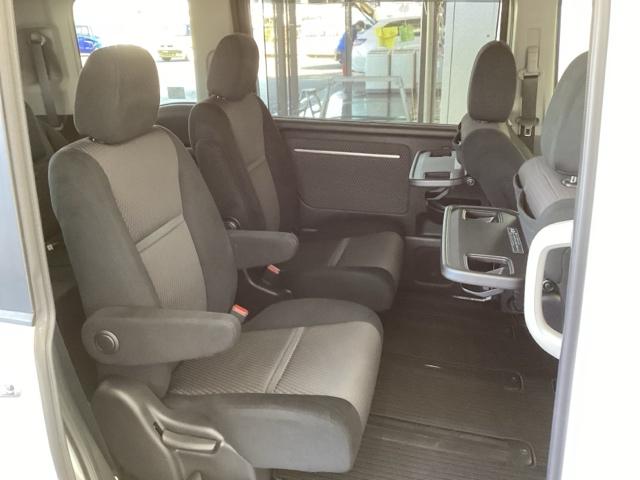 ステップワゴンスパーダ スパーダホンダセンシング 純正メモリーナビ 両側電動スライドドア 盗難防止 助手席エアバッグ Wパワスラ 記録簿有 地デジ サイドエアバッグ LEDライト 横滑り防止システム オートエアコン リアカメラ ナビ&TV 三列シート(17枚目)