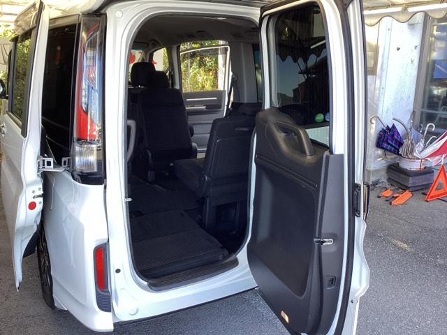 ステップワゴンスパーダ スパーダホンダセンシング 純正メモリーナビ 両側電動スライドドア 盗難防止 助手席エアバッグ Wパワスラ 記録簿有 地デジ サイドエアバッグ LEDライト 横滑り防止システム オートエアコン リアカメラ ナビ&TV 三列シート(19枚目)