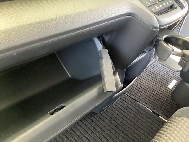 ステップワゴンスパーダ スパーダホンダセンシング 純正メモリーナビ 両側電動スライドドア 盗難防止 助手席エアバッグ Wパワスラ 記録簿有 地デジ サイドエアバッグ LEDライト 横滑り防止システム オートエアコン リアカメラ ナビ&TV 三列シート(34枚目)