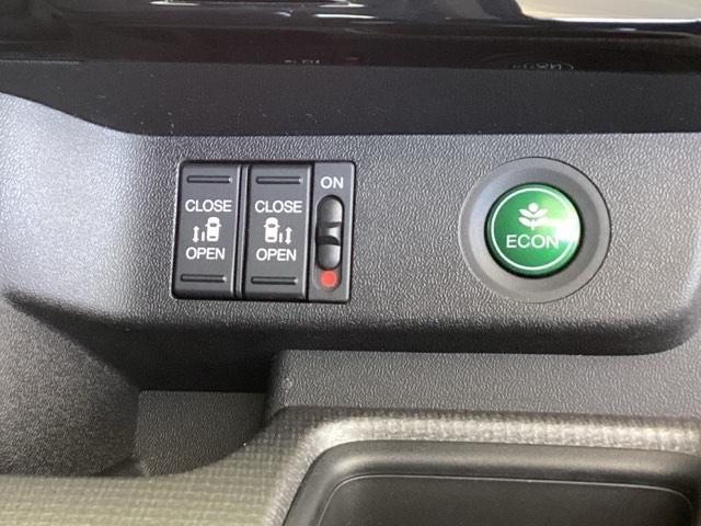 ステップワゴンスパーダ スパーダホンダセンシング 純正メモリーナビ 両側電動スライドドア 盗難防止 助手席エアバッグ Wパワスラ 記録簿有 地デジ サイドエアバッグ LEDライト 横滑り防止システム オートエアコン リアカメラ ナビ&TV 三列シート(46枚目)