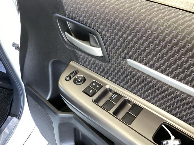 ステップワゴンスパーダ スパーダホンダセンシング 純正メモリーナビ 両側電動スライドドア 盗難防止 助手席エアバッグ Wパワスラ 記録簿有 地デジ サイドエアバッグ LEDライト 横滑り防止システム オートエアコン リアカメラ ナビ&TV 三列シート(51枚目)