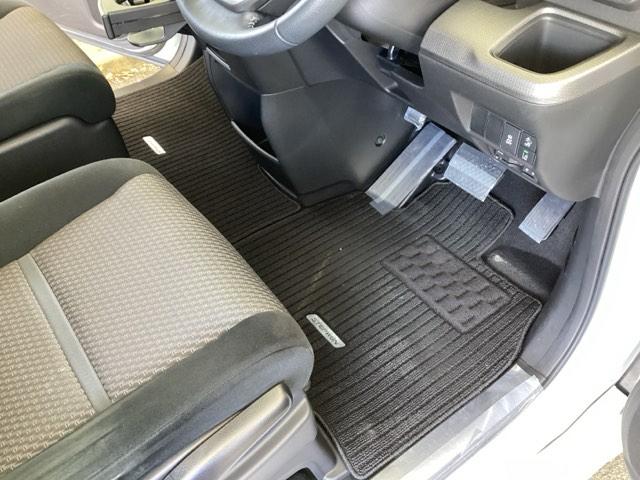 ステップワゴンスパーダ スパーダホンダセンシング 純正メモリーナビ 両側電動スライドドア 盗難防止 助手席エアバッグ Wパワスラ 記録簿有 地デジ サイドエアバッグ LEDライト 横滑り防止システム オートエアコン リアカメラ ナビ&TV 三列シート(53枚目)