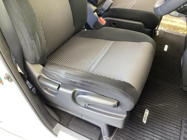 ステップワゴンスパーダ スパーダホンダセンシング 純正メモリーナビ 両側電動スライドドア 盗難防止 助手席エアバッグ Wパワスラ 記録簿有 地デジ サイドエアバッグ LEDライト 横滑り防止システム オートエアコン リアカメラ ナビ&TV 三列シート(57枚目)