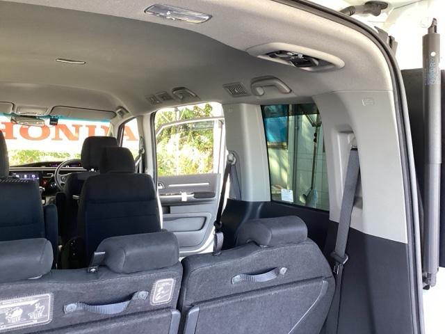 ステップワゴンスパーダ スパーダホンダセンシング 純正メモリーナビ 両側電動スライドドア 盗難防止 助手席エアバッグ Wパワスラ 記録簿有 地デジ サイドエアバッグ LEDライト 横滑り防止システム オートエアコン リアカメラ ナビ&TV 三列シート(65枚目)