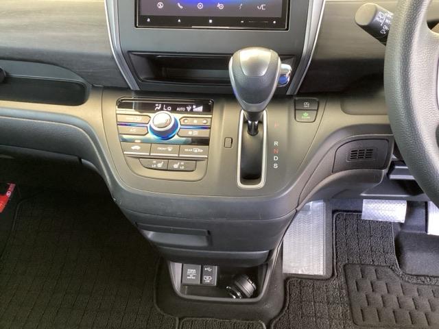 フリード Ｇ　メモリーナビ　両側電動スライドドア　Ａクルーズ　記録簿　３列シート　カーテンエアバック　ＬＥＤヘッドライト　パワーウインドウ　地デジ　Ｒカメラ　イモビ　ＶＳＡ　ＵＳＢ　エアコン　エアバッグ　キーフリ（13枚目）