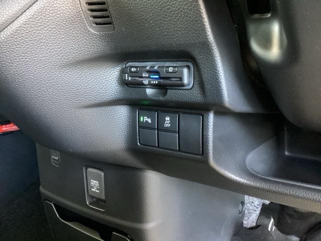 Ｎ－ＢＯＸカスタム Ｌ　純正ナビ　片側電動スライドドア　ＥＴＣ　Ｐソナー　サイドエアバッグ　ナビＴＶ　Ａストップ　シートヒータ　ベンチシート　キーフリーシステム　ＬＥＤライト　リアカメ　クルーズコントロール　ＡＣ　スマキー（15枚目）