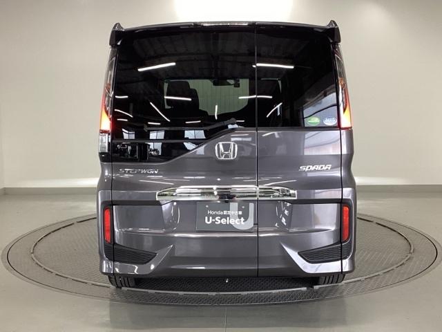 ステップワゴンスパーダ スパーダホンダセンシング　純正ナビ　フルセグ　リアカメラ　盗難防止　助手席エアバッグ　Ｗパワスラ　地デジ　サイドエアバッグ　ＬＥＤライト　横滑り防止システム　オートエアコン　ＵＳＢ　ナビ＆ＴＶ　三列シート　アイドリングＳ（9枚目）