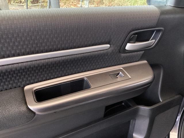 ステップワゴンスパーダ スパーダホンダセンシング　純正ナビ　フルセグ　リアカメラ　盗難防止　助手席エアバッグ　Ｗパワスラ　地デジ　サイドエアバッグ　ＬＥＤライト　横滑り防止システム　オートエアコン　ＵＳＢ　ナビ＆ＴＶ　三列シート　アイドリングＳ（38枚目）