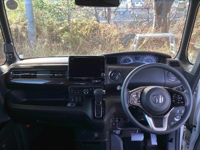 Ｎ－ＢＯＸカスタム Ｇ・Ｌホンダセンシング　純正ナビ　フルセグ　リアカメラ　地デジＴＶ　助手席エアバッグ　キーレス　シートＨ　アイドリングＳＴ　セキュリティーアラーム　スマ－トキ－　コーナーセンサ　ナビＴＶ　ＥＴＣ　前車追従機能　ＵＳＢ　ＤＶＤ（3枚目）