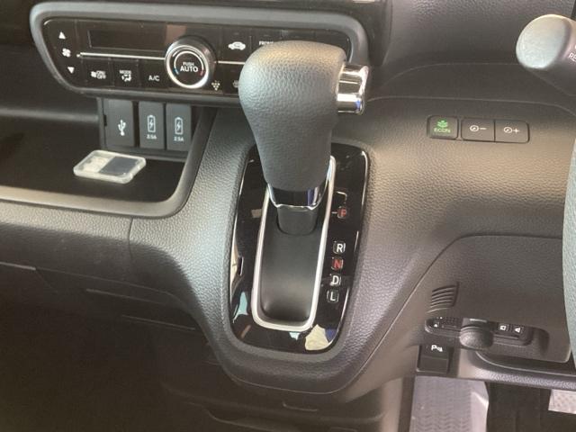 Ｎ－ＢＯＸカスタム Ｇ・Ｌホンダセンシング　純正ナビ　フルセグ　リアカメラ　地デジＴＶ　助手席エアバッグ　キーレス　シートＨ　アイドリングＳＴ　セキュリティーアラーム　スマ－トキ－　コーナーセンサ　ナビＴＶ　ＥＴＣ　前車追従機能　ＵＳＢ　ＤＶＤ（14枚目）