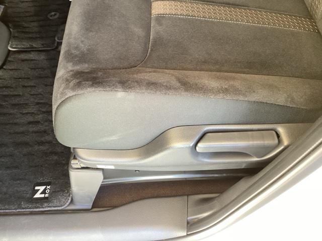 Ｎ－ＢＯＸカスタム Ｇ・Ｌホンダセンシング　純正ナビ　フルセグ　リアカメラ　地デジＴＶ　助手席エアバッグ　キーレス　シートＨ　アイドリングＳＴ　セキュリティーアラーム　スマ－トキ－　コーナーセンサ　ナビＴＶ　ＥＴＣ　前車追従機能　ＵＳＢ　ＤＶＤ（41枚目）