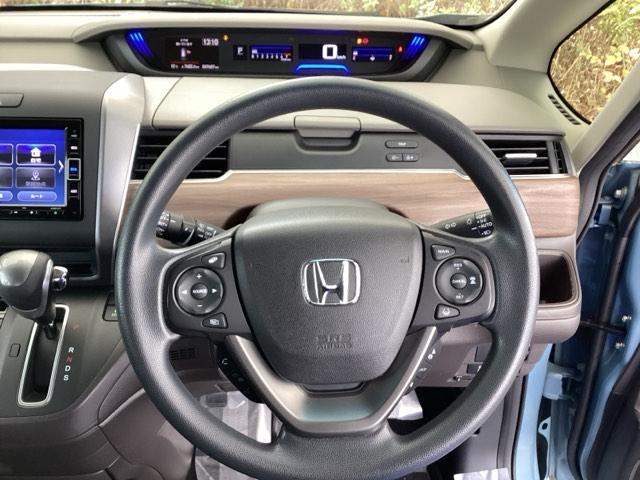 フリード＋ Ｇ・ホンダセンシング　メモリーナビ　リアカメラ　ドラレコ　ＥＴＣ　プリクラッシュ　Ｂモニター　パワーウインド　スマートキー　両席エアバック　ＰＳ　アイドリングＳ　盗難警報装置　クルコン　横滑り防止機能　ドライブレコーダ（3枚目）