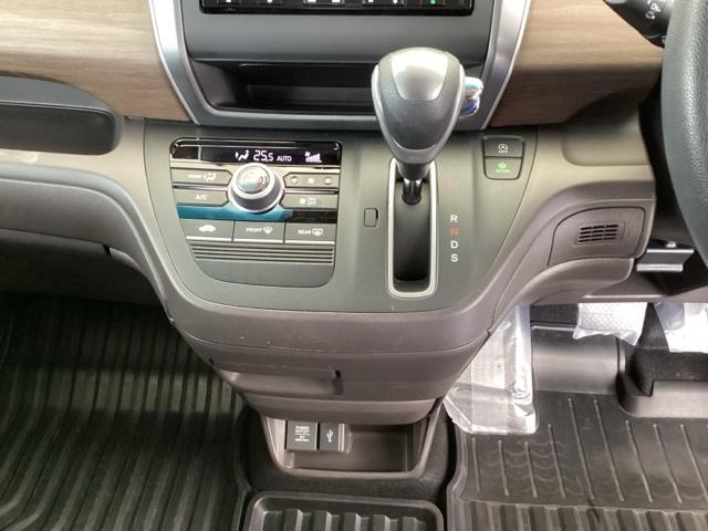 フリード＋ Ｇ・ホンダセンシング　メモリーナビ　リアカメラ　ドラレコ　ＥＴＣ　プリクラッシュ　Ｂモニター　パワーウインド　スマートキー　両席エアバック　ＰＳ　アイドリングＳ　盗難警報装置　クルコン　横滑り防止機能　ドライブレコーダ（14枚目）