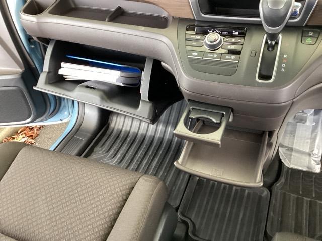 フリード＋ Ｇ・ホンダセンシング　メモリーナビ　リアカメラ　ドラレコ　ＥＴＣ　プリクラッシュ　Ｂモニター　パワーウインド　スマートキー　両席エアバック　ＰＳ　アイドリングＳ　盗難警報装置　クルコン　横滑り防止機能　ドライブレコーダ（40枚目）