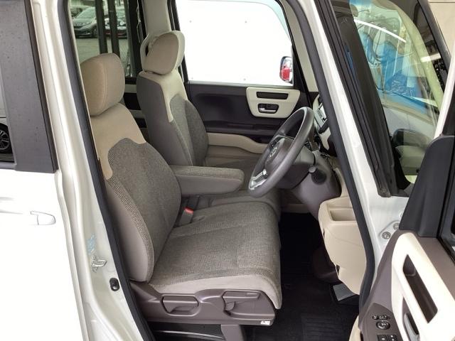 �y�x���`�V�[�g�z�^�]�ȂƏ���Ȃ̈ړ����X���[�Y�I�������ԏ�ł̏��~���A���q�l�̏��~��ɂ��֗��ł��B���Ȃ̊ԂɃR���\�[���{�b�N�X��h�����N�z���_�[���Ȃ����߁A�ԓ���Ԃ��L�������܂��B