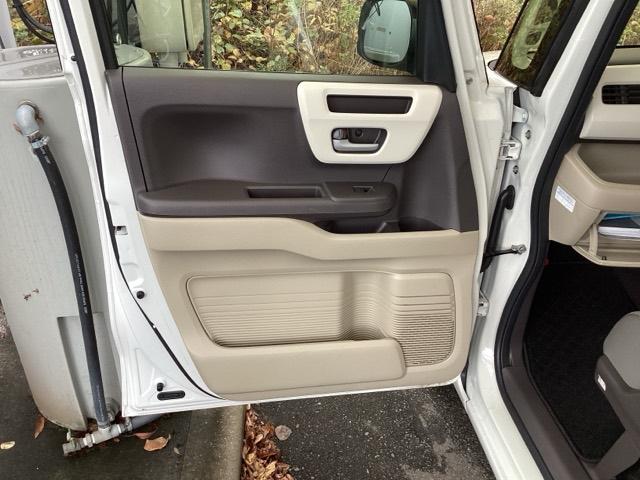 �J�������L�����߁A�ו����������Ԃł̏�������y�ɍs���܂��B�h�A�|�P�b�g���[���[�����Ă���܂��B