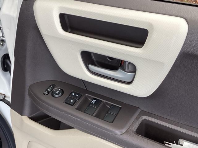 �y�p���[�E�B���h�E�X�C�b�`�z�����^�b�`�ŁA�p���[�E�C���h�E��h�A�~���[�𑀍�ł��܂��B