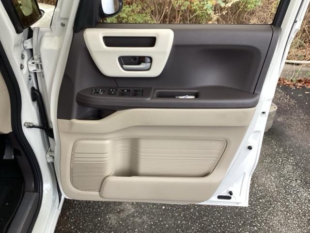 �J�������L�����߁A�ו����������Ԃł̏�������y�ɍs���܂��B�h�A�|�P�b�g���[���[�����Ă���܂��B