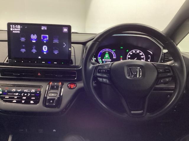 オデッセイハイブリッド ｅ：ＨＥＶアブソルート・ＥＸブラックエディション　ＨｏｎｄａＣＯＮＮＥＣＴ対応純正メモリーナビ　ハンズフリーパワーテールゲート　バックモニター　マルチビューモニター　ＶＳＡ　サイドエアバック　フルオートエアコン　フルセグテレビ　レーダーブレーキ（3枚目）