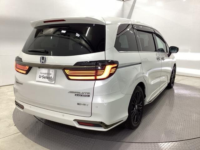 オデッセイハイブリッド ｅ：ＨＥＶアブソルート・ＥＸブラックエディション　ＨｏｎｄａＣＯＮＮＥＣＴ対応純正メモリーナビ　ハンズフリーパワーテールゲート　バックモニター　マルチビューモニター　ＶＳＡ　サイドエアバック　フルオートエアコン　フルセグテレビ　レーダーブレーキ（8枚目）